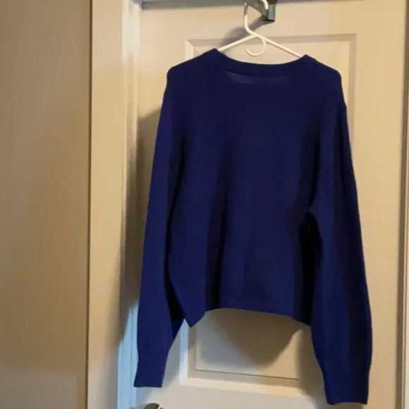 GAP Crewneck Sweater - Picture 2 of 2